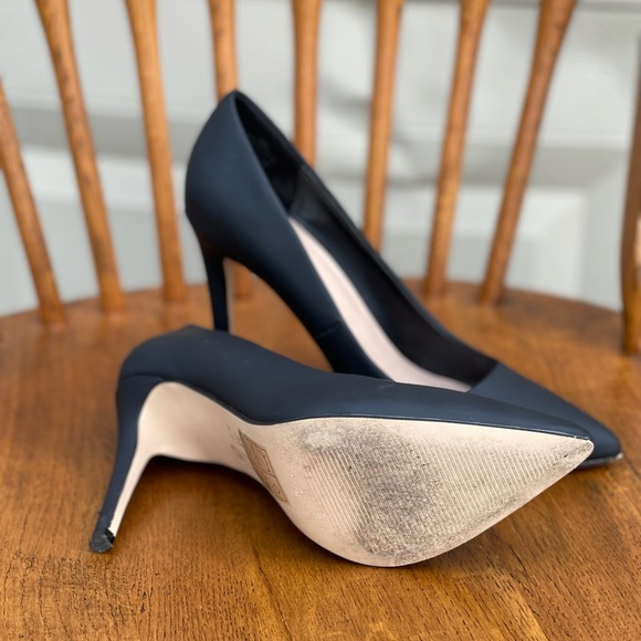 Perfect addition to your wardrobe - Picture 2 of 2